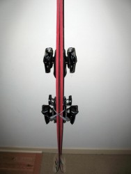 Middle of ski to tail
