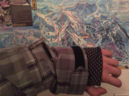 wrist gaiter and pocket