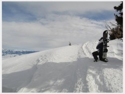 Snowboard carry - vertical