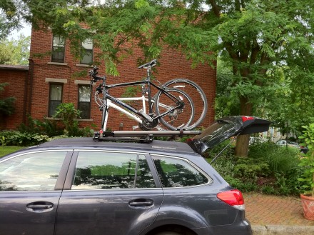 Subaru Outback 2011 + Thule 45050 + Yakima Sprocket Rockets