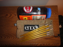 Components that come with the Onelink: Stakes