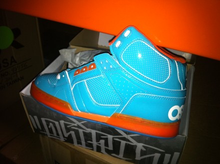 Teal/orange/teal
