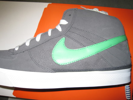 Anthracite mid shoe color