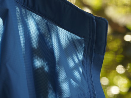 Fabric detail, collar: Backlit
