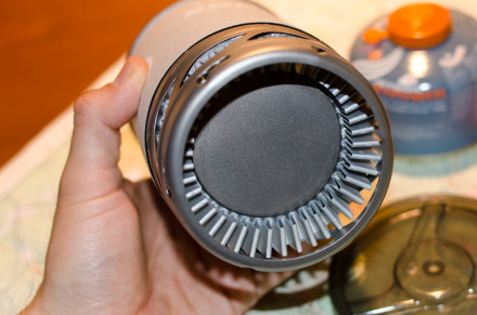 heating fins at bottom of the cup