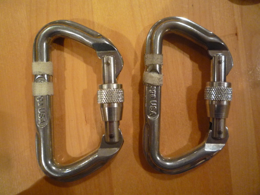 Omega Pacific Lite D ScrewLock Carabiner